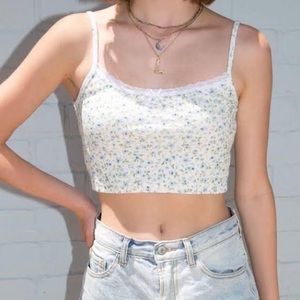 Floral lace cropped tank top
